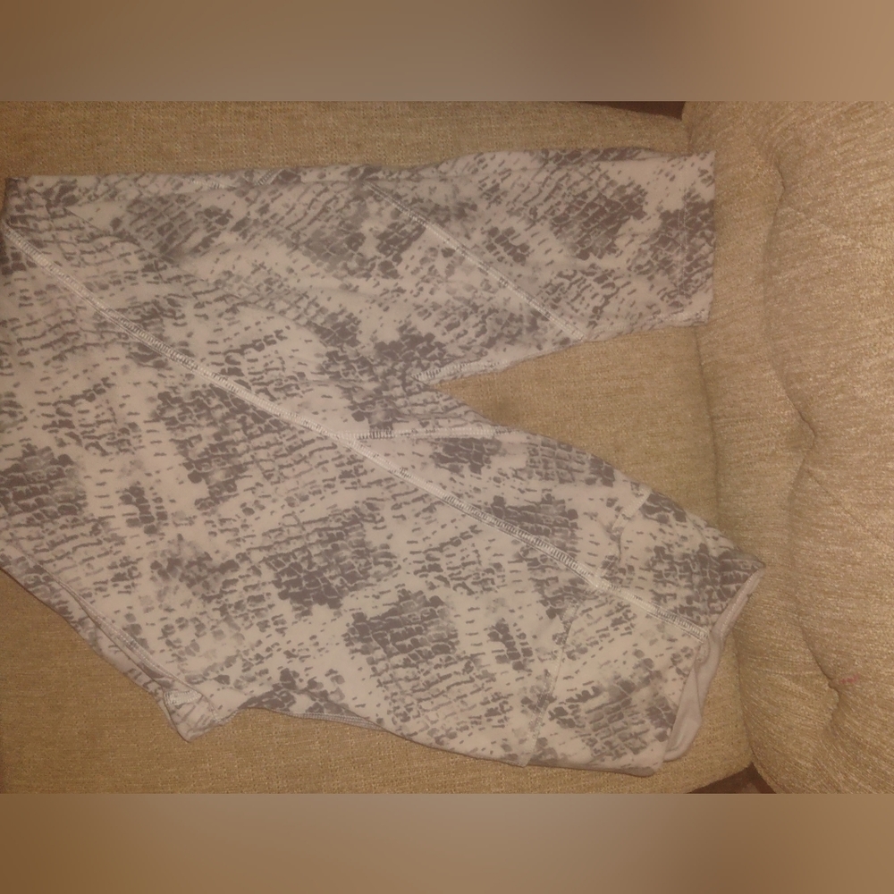 PINK leggings. never worn.